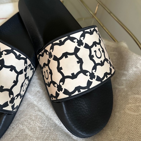 Ferragamo Groovy Slip on Slides NWOT - Picture 2 of 4